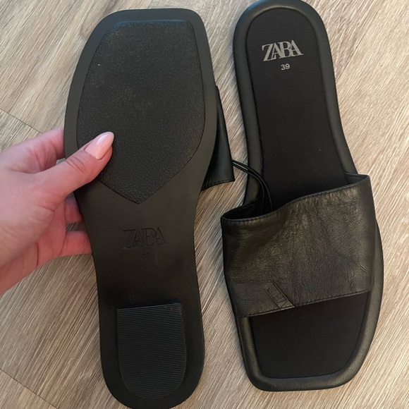 NEW ZARA MINIMALIST BLACK LEATHER FLAT SANDALS 8 - Picture 9 of 10